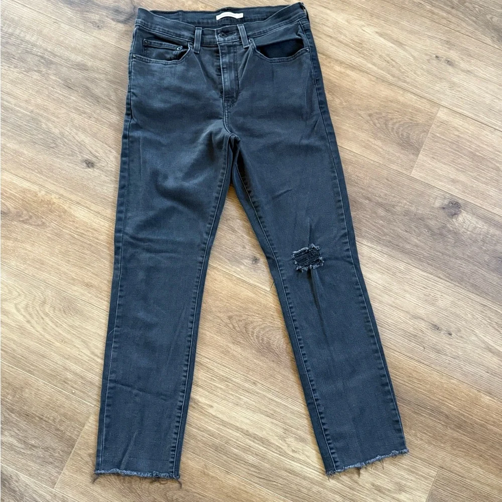 Levi’s Women's Black Distressed Jeans Size 30